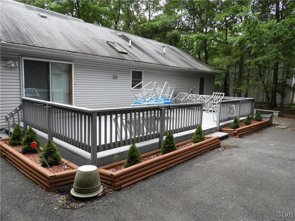 115 Sassafras Road Albrightsville, PA 18210 - Photo 5 of 41 Extra Large Deck