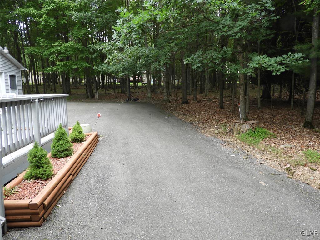 115 Sassafras Road Albrightsville, PA 18210 - Photo 10 of 41 Paved Driveway