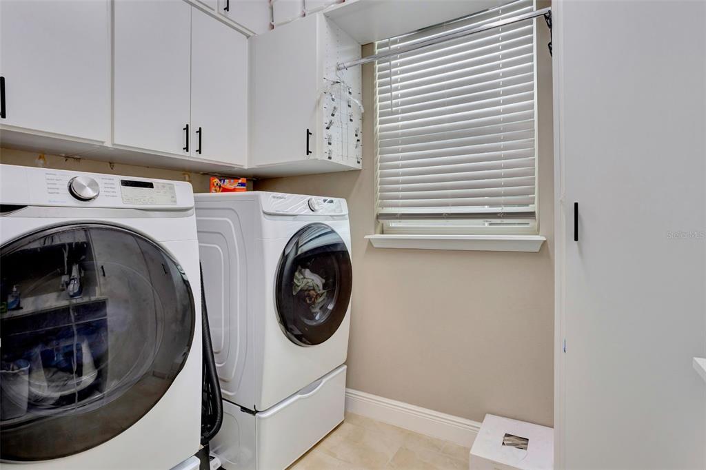 176 Silver Maple Road Groveland, FL 34736 - Photo 31 of 45 a utility room with dryer and washer