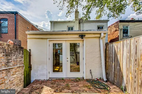 $1,125,000 | 524 10th Street Southeast, Washington, DC 20003