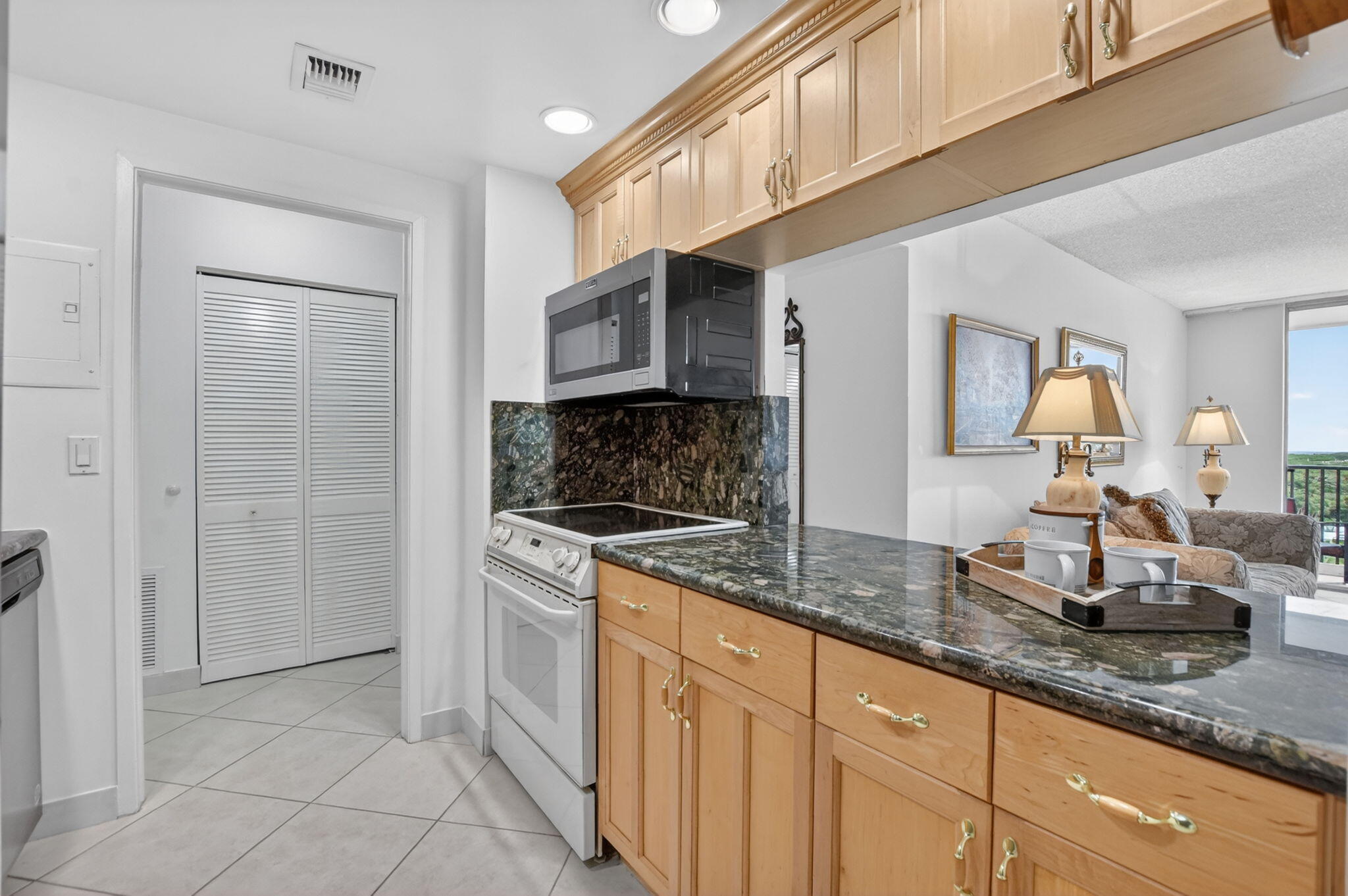 2121 North Ocean Boulevard, Unit 805W Boca Raton, FL 33431 - Photo 6 of 31 2121 N. OCEAN BLVD. #805W