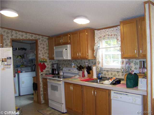 Kitchen - Kitchen with appliances.