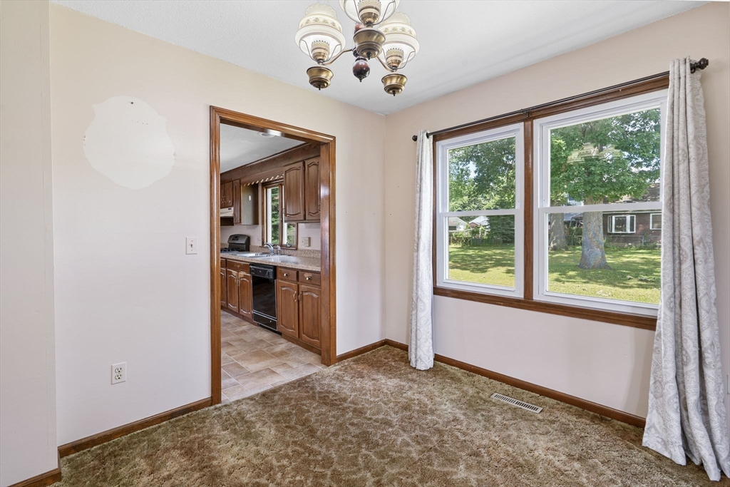 25 Prince Avenue West Springfield, MA 01089 - Photo 11 of 31