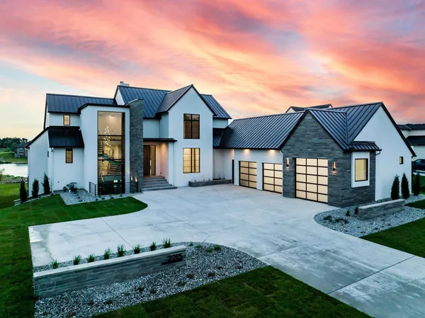 $1,950,000 | 2215 Paradise Circle, Wichita, KS 67205