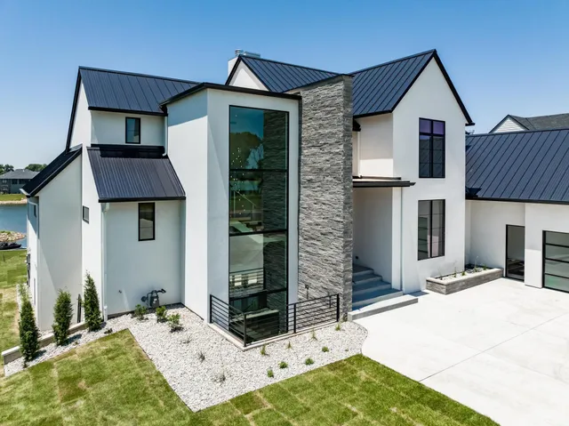 $1,950,000 | 2215 Paradise Circle, Wichita, KS 67205