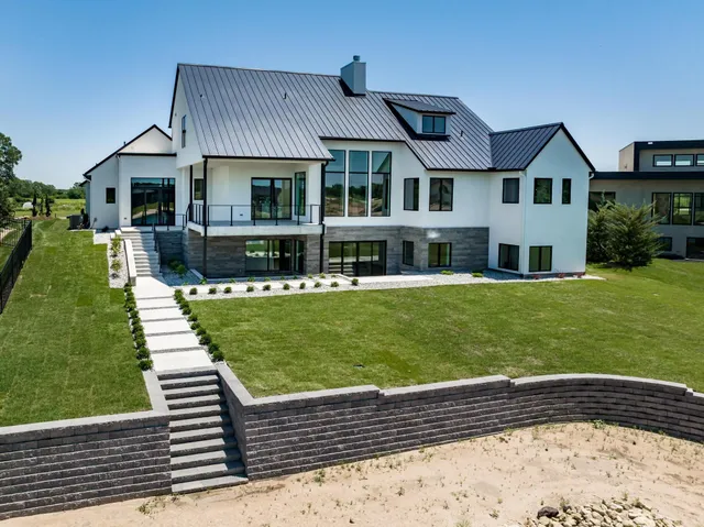 $1,950,000 | 2215 Paradise Circle, Wichita, KS 67205