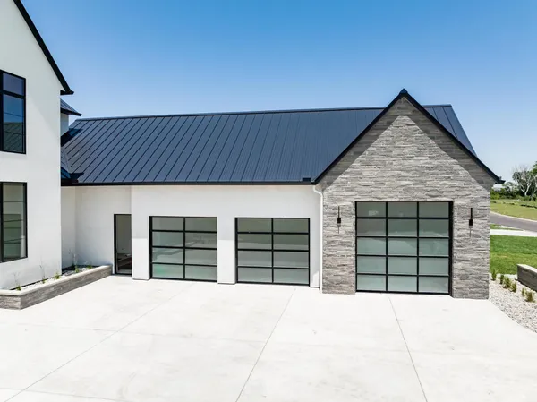 $1,950,000 | 2215 Paradise Circle, Wichita, KS 67205