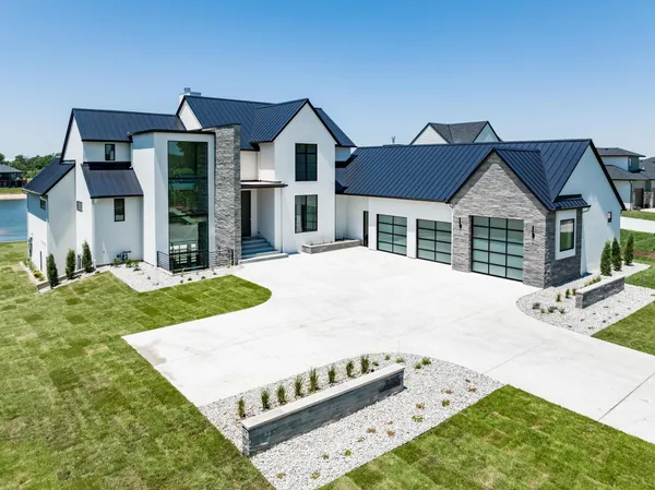 $1,950,000 | 2215 Paradise Circle, Wichita, KS 67205