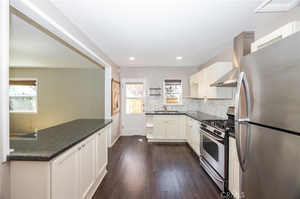 306 South Center Street Redlands, CA 92373 - Photo 8 of 23