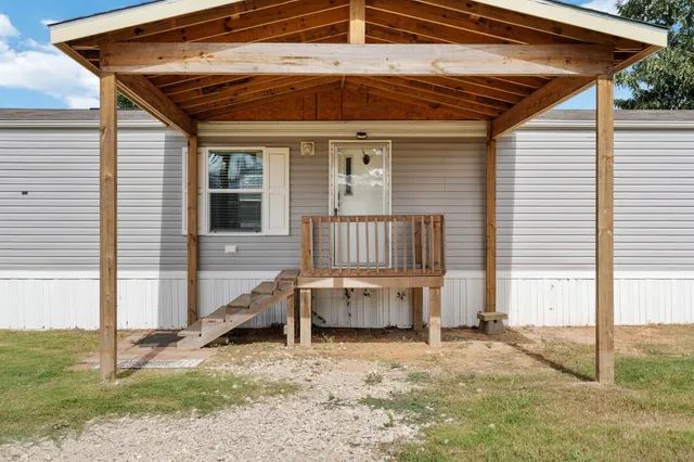 a view of house with backyard