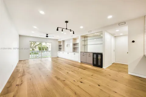 $675,000 | 100 Edgewater Drive, Unit 142, Coral Gables, FL 33133