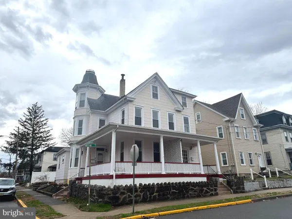 $2,225 | 49 Hopkins Street, Woodbury, NJ 08096