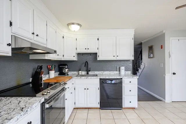 $380,000 | 29 Douglas Drive, Unit 29, East Bridgewater, MA 02333