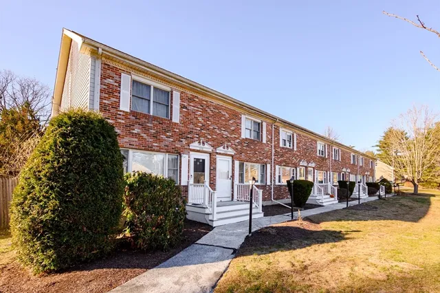 $380,000 | 29 Douglas Drive, Unit 29, East Bridgewater, MA 02333