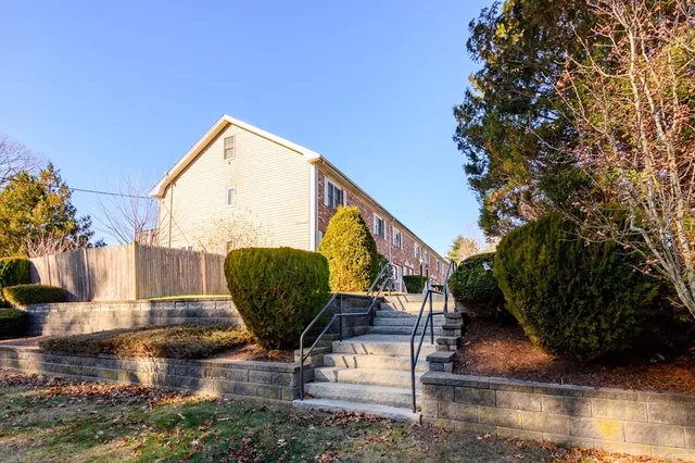 $380,000 | 29 Douglas Drive, Unit 29, East Bridgewater, MA 02333