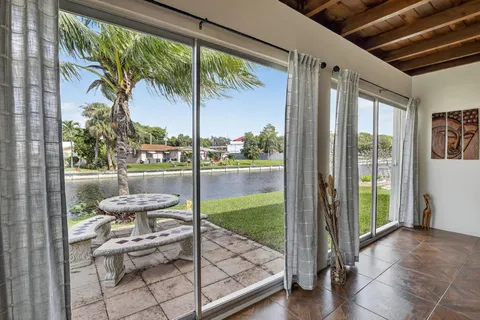 $299,950 | 4305 Northwest 49th Drive, Tamarac, FL 33319