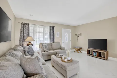 $299,950 | 4305 Northwest 49th Drive, Tamarac, FL 33319