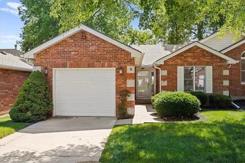 $240,000 | 8 College Place West, Liberty, MO 64068