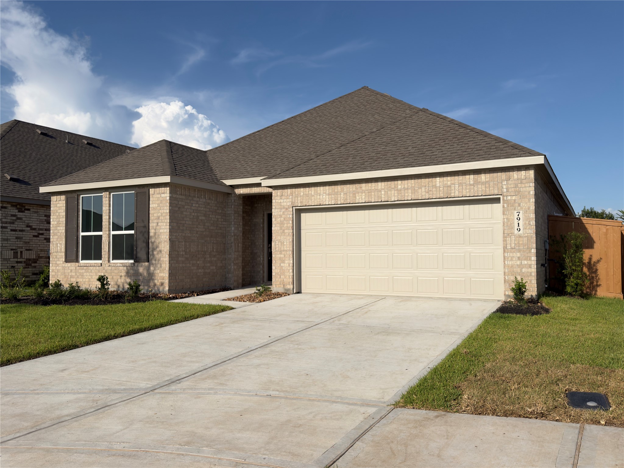 7919 Evening Emerald Drive Rosharon, TX 77583 - Photo 3 of 30