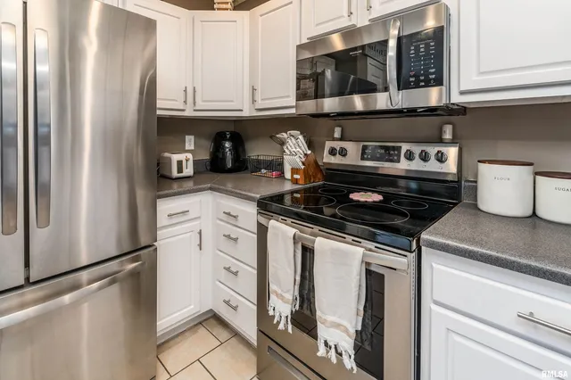 $199,900 | 5627 Red Fox Drive, Carterville, IL 62918