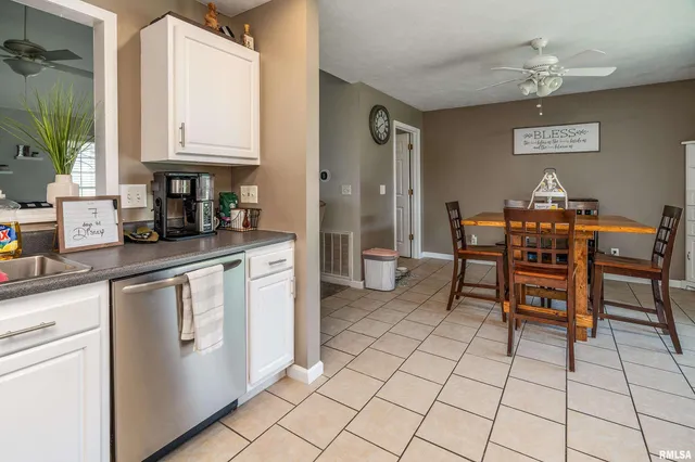 $199,900 | 5627 Red Fox Drive, Carterville, IL 62918