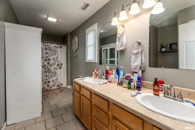 $199,900 | 5627 Red Fox Drive, Carterville, IL 62918