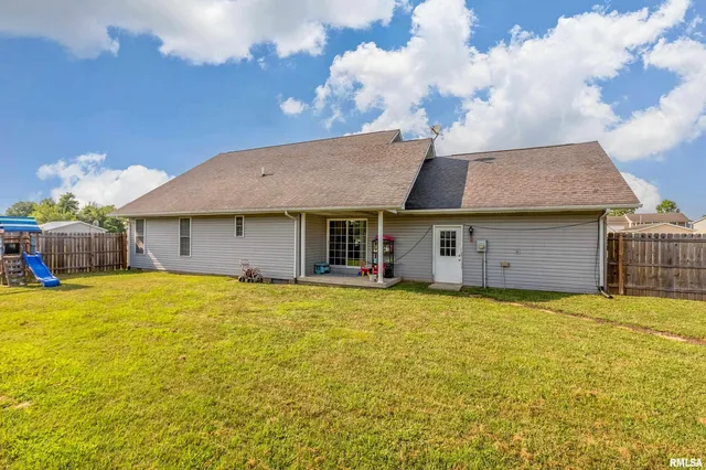 $199,900 | 5627 Red Fox Drive, Carterville, IL 62918