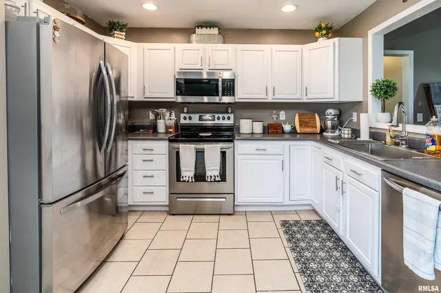 $199,900 | 5627 Red Fox Drive, Carterville, IL 62918