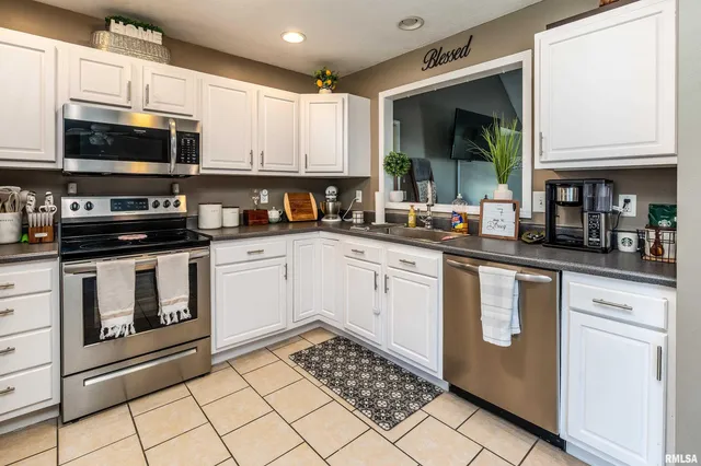 $199,900 | 5627 Red Fox Drive, Carterville, IL 62918