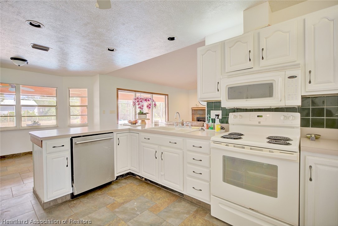 5716 Wolf Road Sebring, FL 33875 - Photo 15 of 31 Gallery Image 15