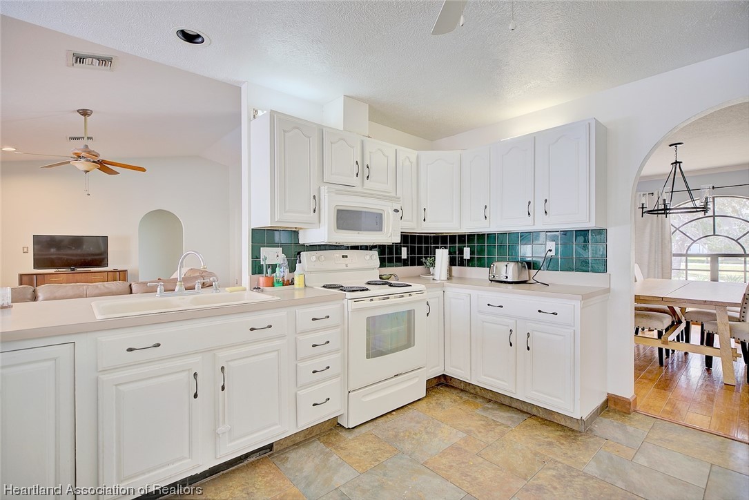 5716 Wolf Road Sebring, FL 33875 - Photo 2 of 31 Gallery Image 2