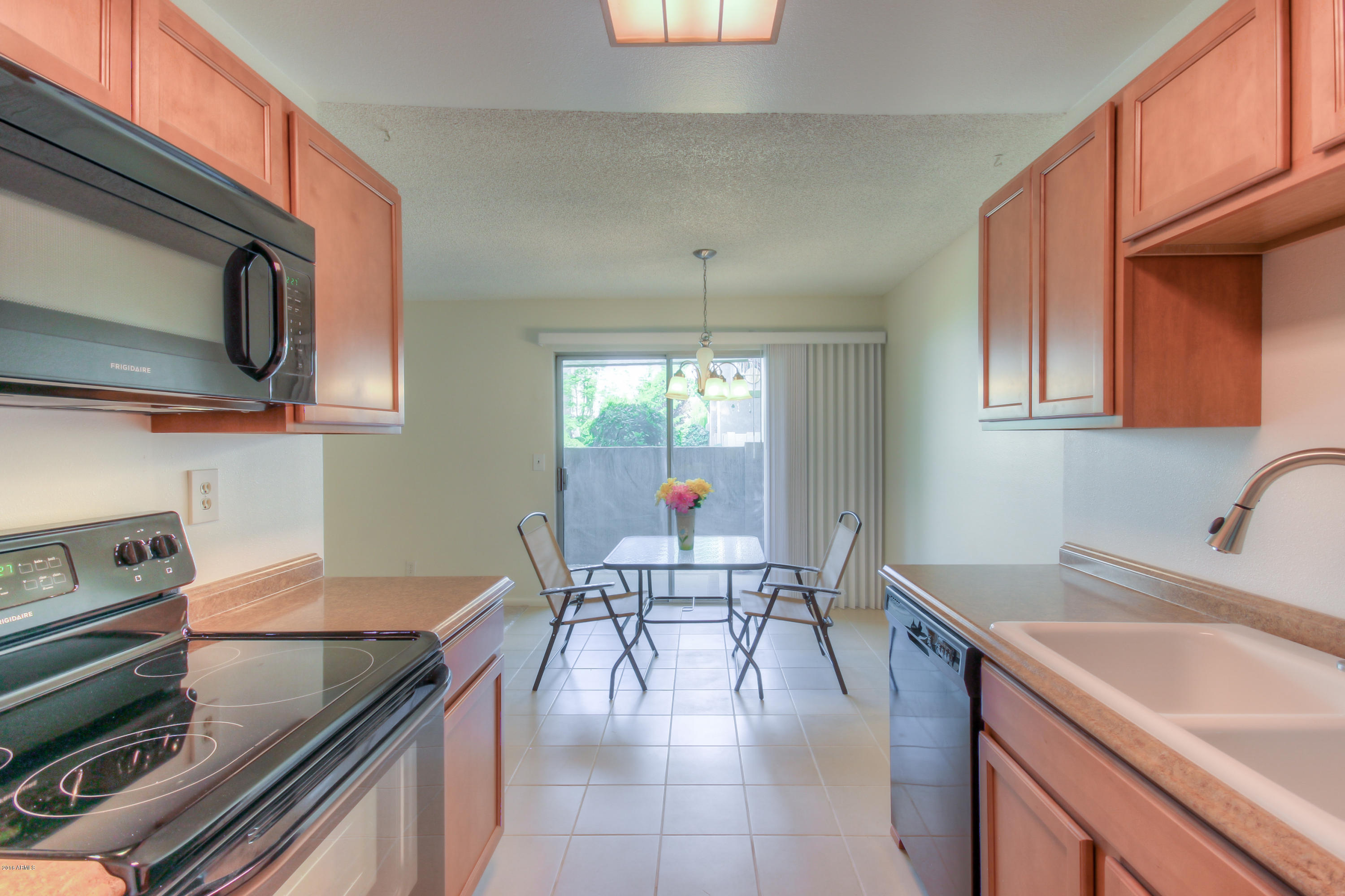 5525 East Thomas Road, Unit O3 Phoenix, AZ 85018 - Photo 11 of 25 Kitchen (4)