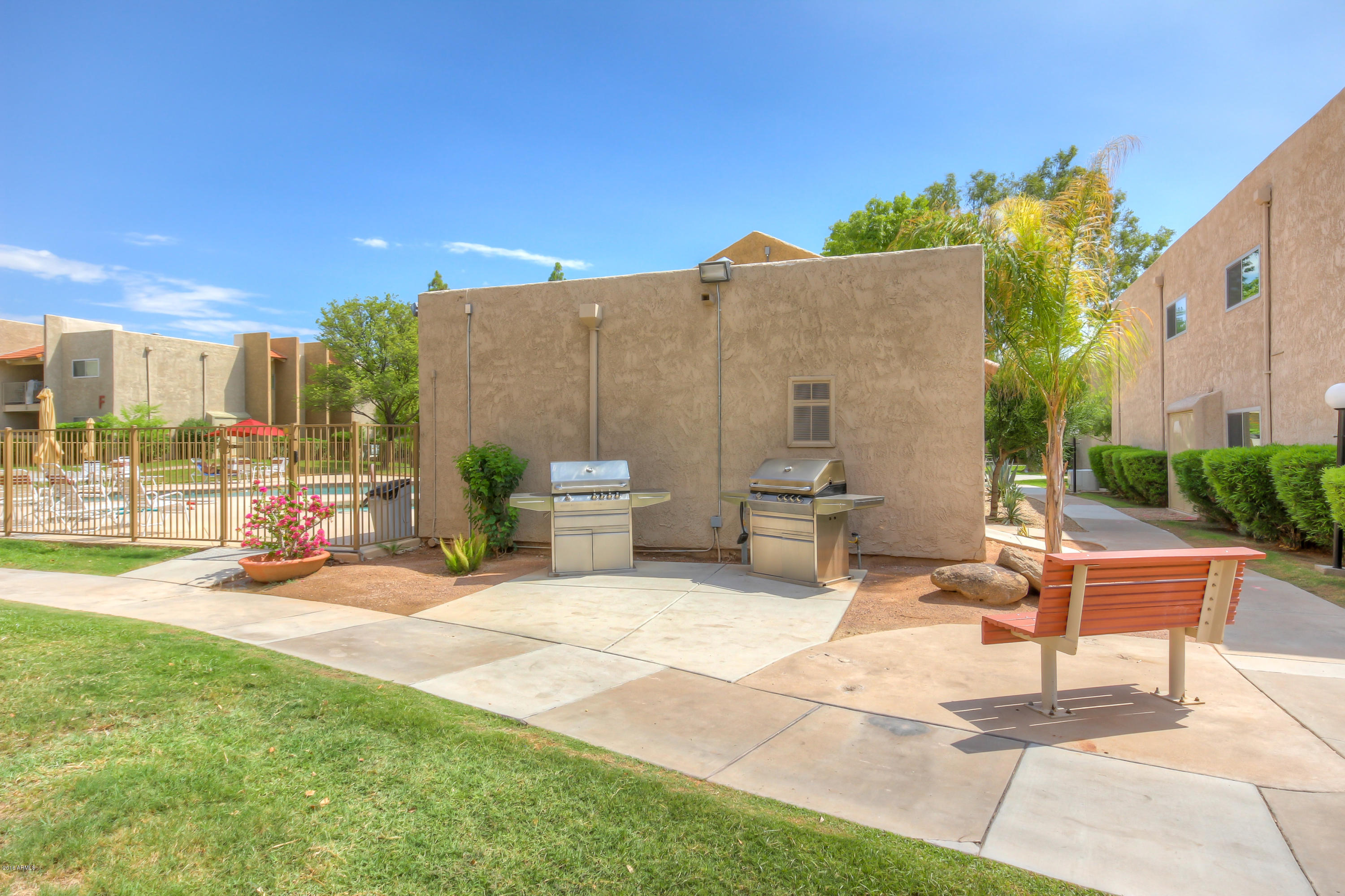 5525 East Thomas Road, Unit O3 Phoenix, AZ 85018 - Photo 2 of 25 Front (2)