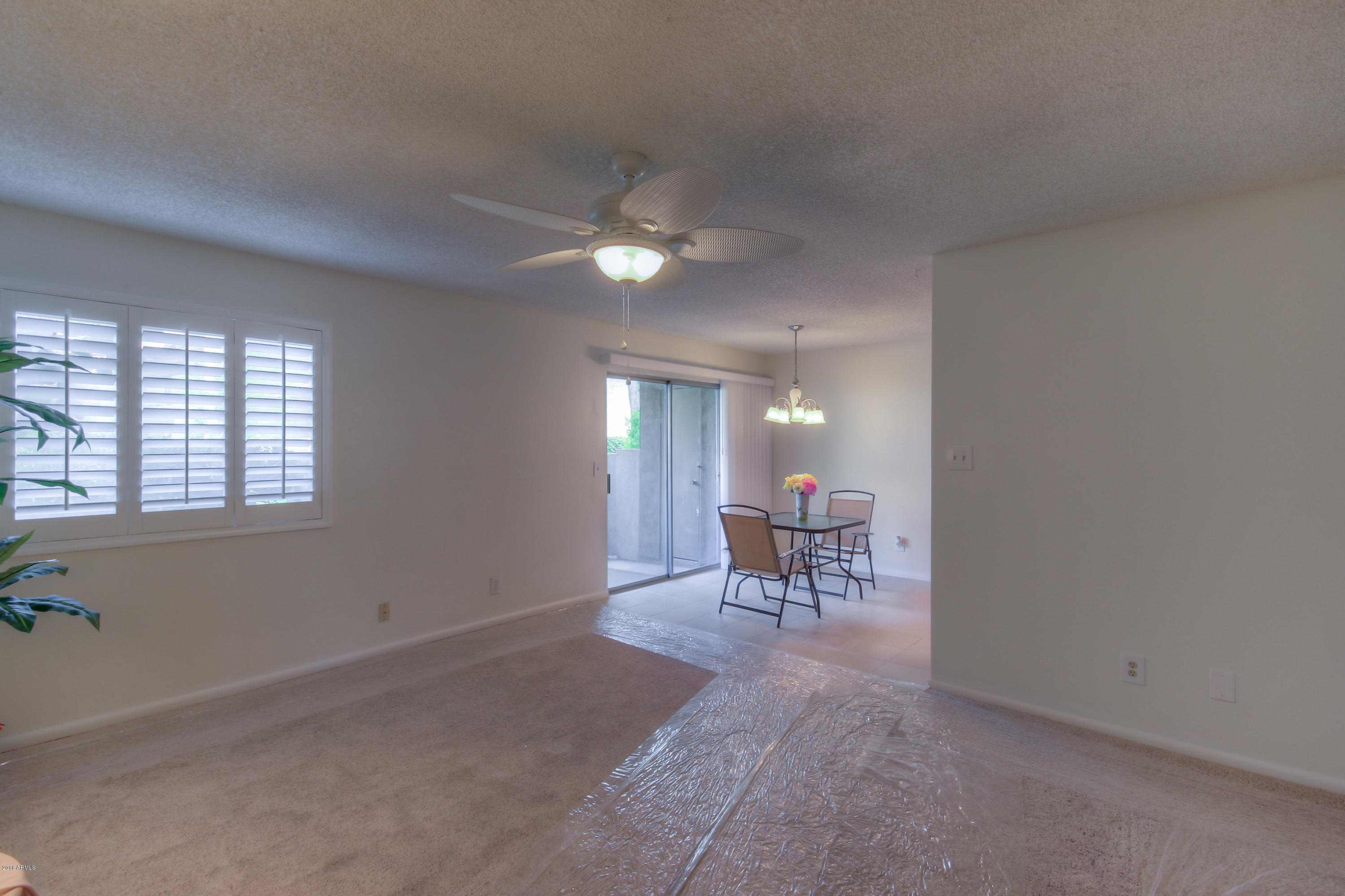 5525 East Thomas Road, Unit O3 Phoenix, AZ 85018 - Photo 4 of 25 Living Room (1)