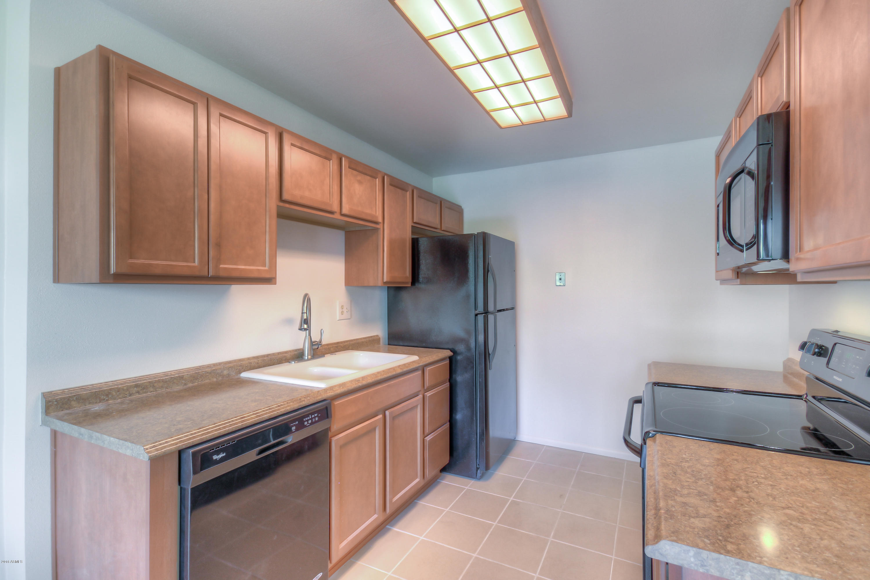 5525 East Thomas Road, Unit O3 Phoenix, AZ 85018 - Photo 9 of 25 Kitchen (2)