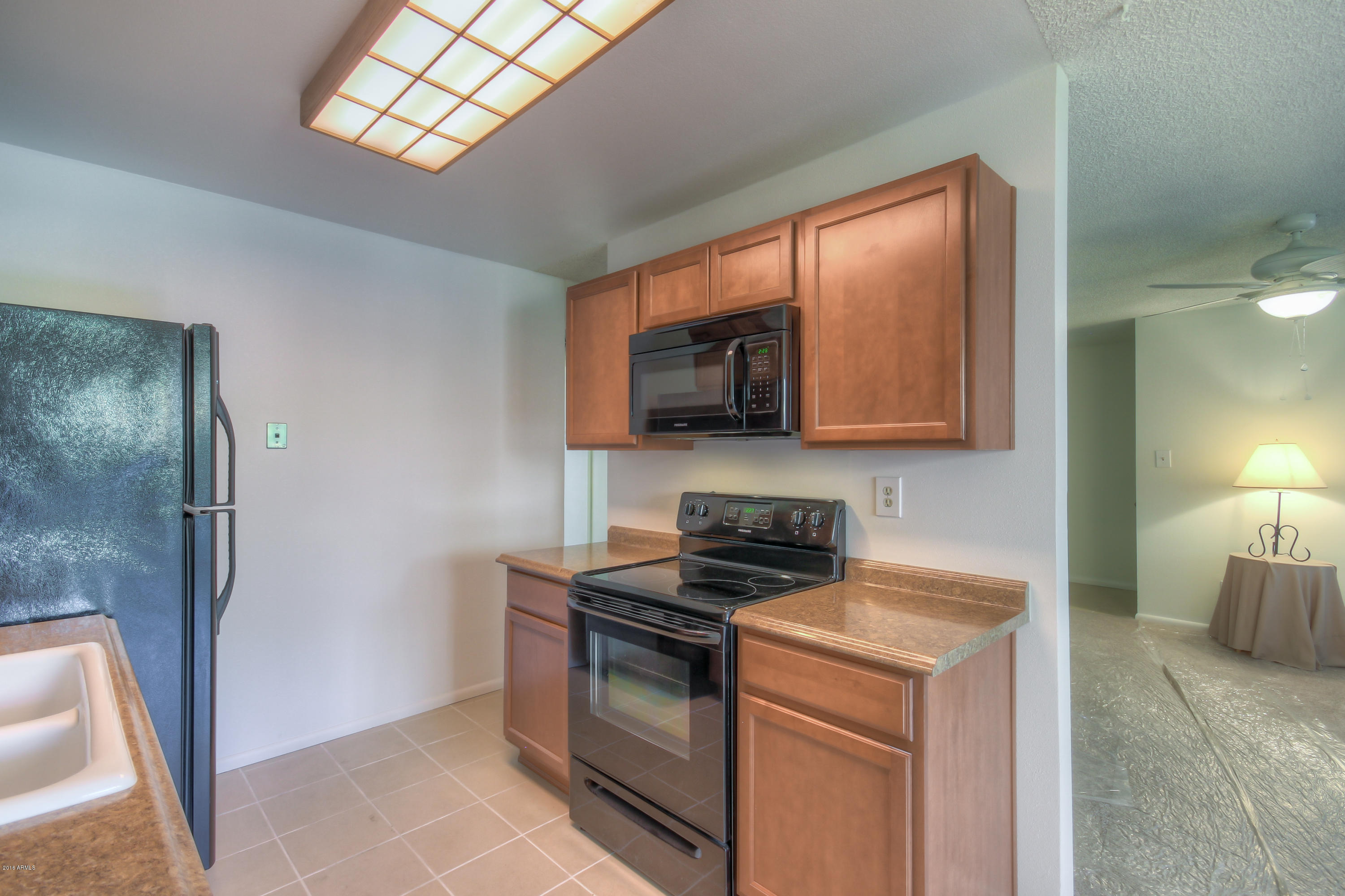 5525 East Thomas Road, Unit O3 Phoenix, AZ 85018 - Photo 10 of 25 Kitchen (3)