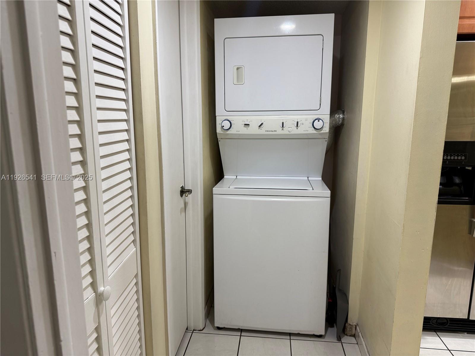 9901 Northwest 9th St Circle, Unit 32 Miami, FL 33172 - Photo 10 of 14 a utility room with dryer and washer