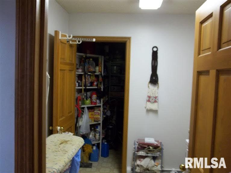 1032 West Le Claire Road Eldridge, IA 52748 - Photo 14 of 19