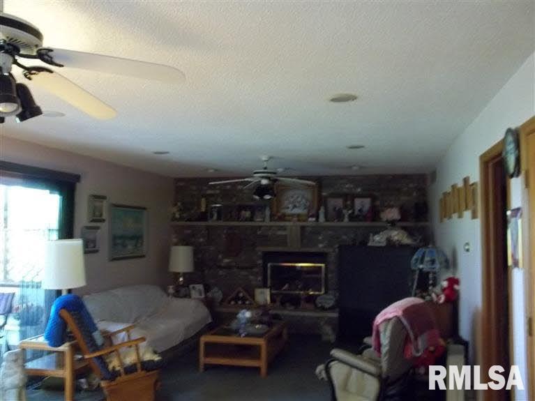 1032 West Le Claire Road Eldridge, IA 52748 - Photo 6 of 19