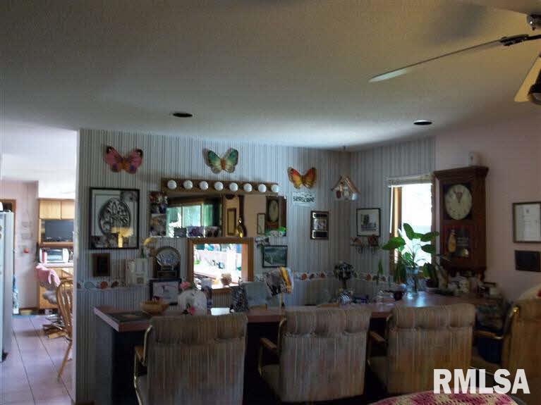 1032 West Le Claire Road Eldridge, IA 52748 - Photo 7 of 19