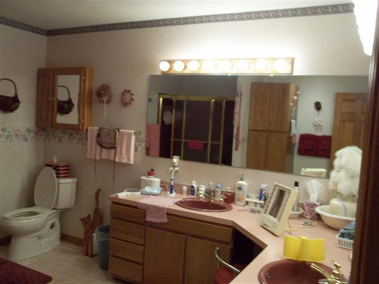 1032 West Le Claire Road Eldridge, IA 52748 - Photo 8 of 19