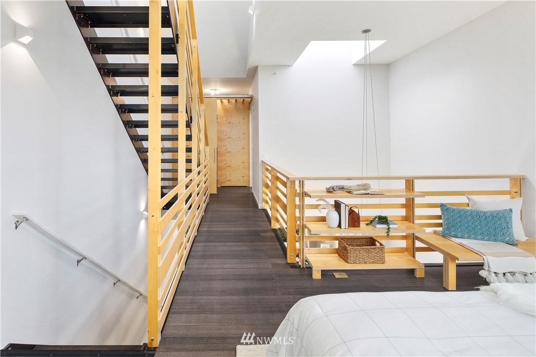 1623 14th Avenue, Unit E Seattle, WA 98122 - Photo 24 of 40 a view of a balcony