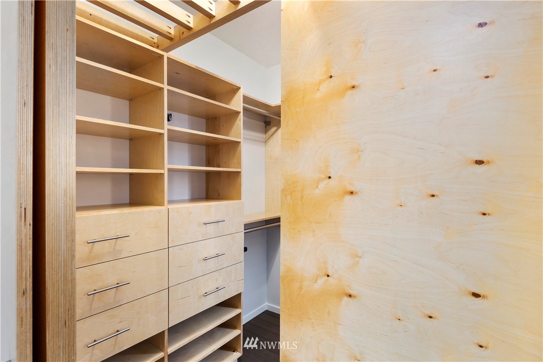 1623 14th Avenue, Unit E Seattle, WA 98122 - Photo 25 of 40 a bathroom with a shower