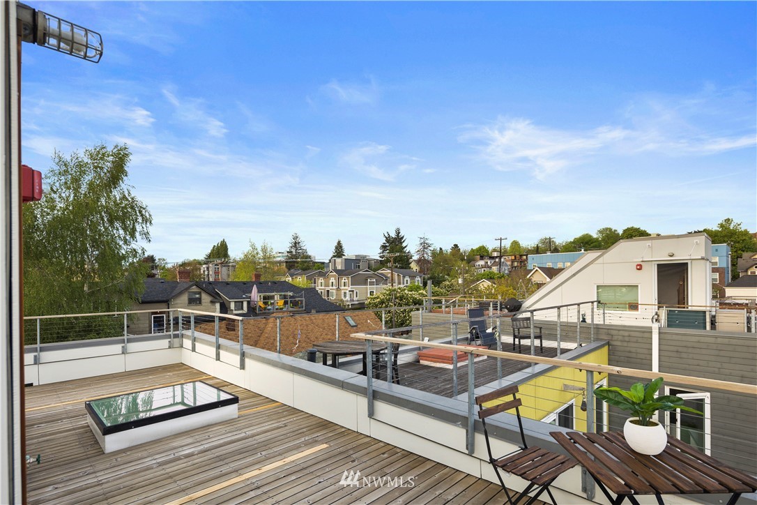 1623 14th Avenue, Unit E Seattle, WA 98122 - Photo 31 of 40 a view of a balcony with chairs