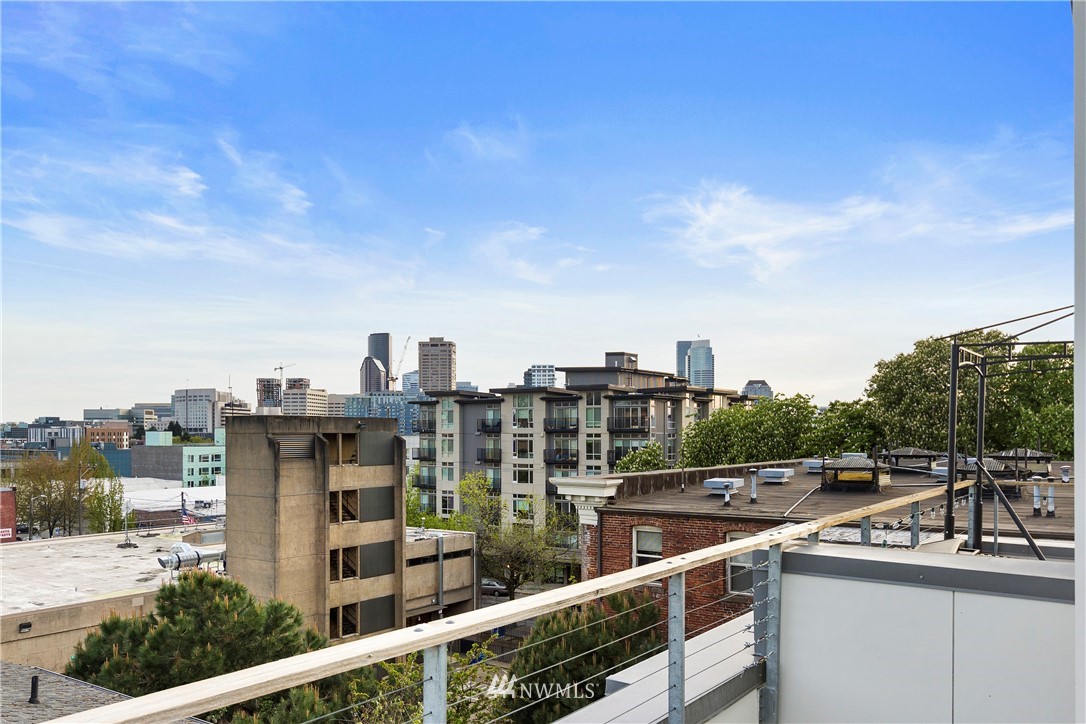 1623 14th Avenue, Unit E Seattle, WA 98122 - Photo 32 of 40 a picture of city view
