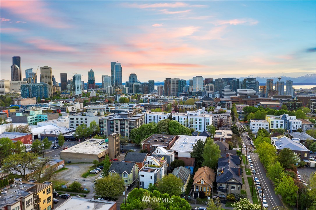 1623 14th Avenue, Unit E Seattle, WA 98122 - Photo 36 of 40 a view of a city