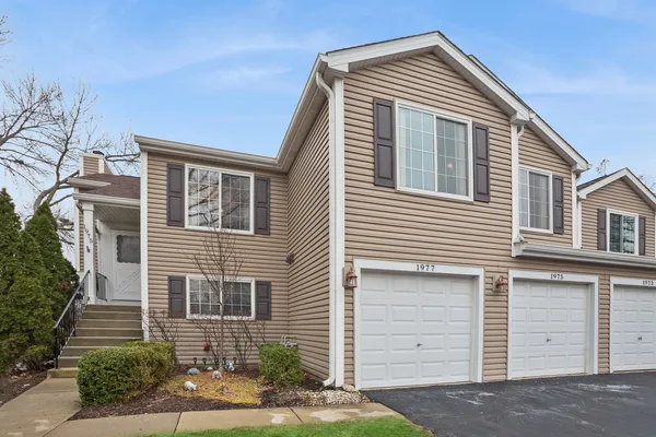 $364,999 | 1975 Windsong Drive, Schaumburg, IL 60169