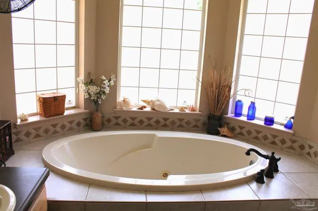 $546,500 | 5540 Forest Hills Lane, Milton, FL 32570