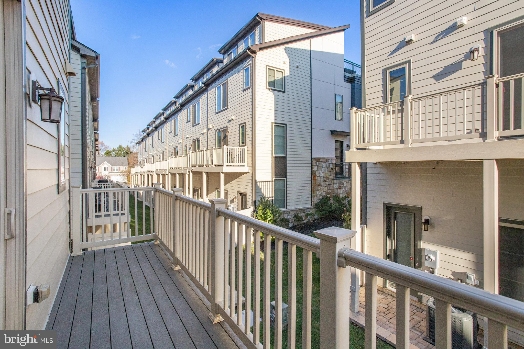 2875 Lowen Valley Road Alexandria, VA 22303 - Photo 18 of 56 Rear Deck