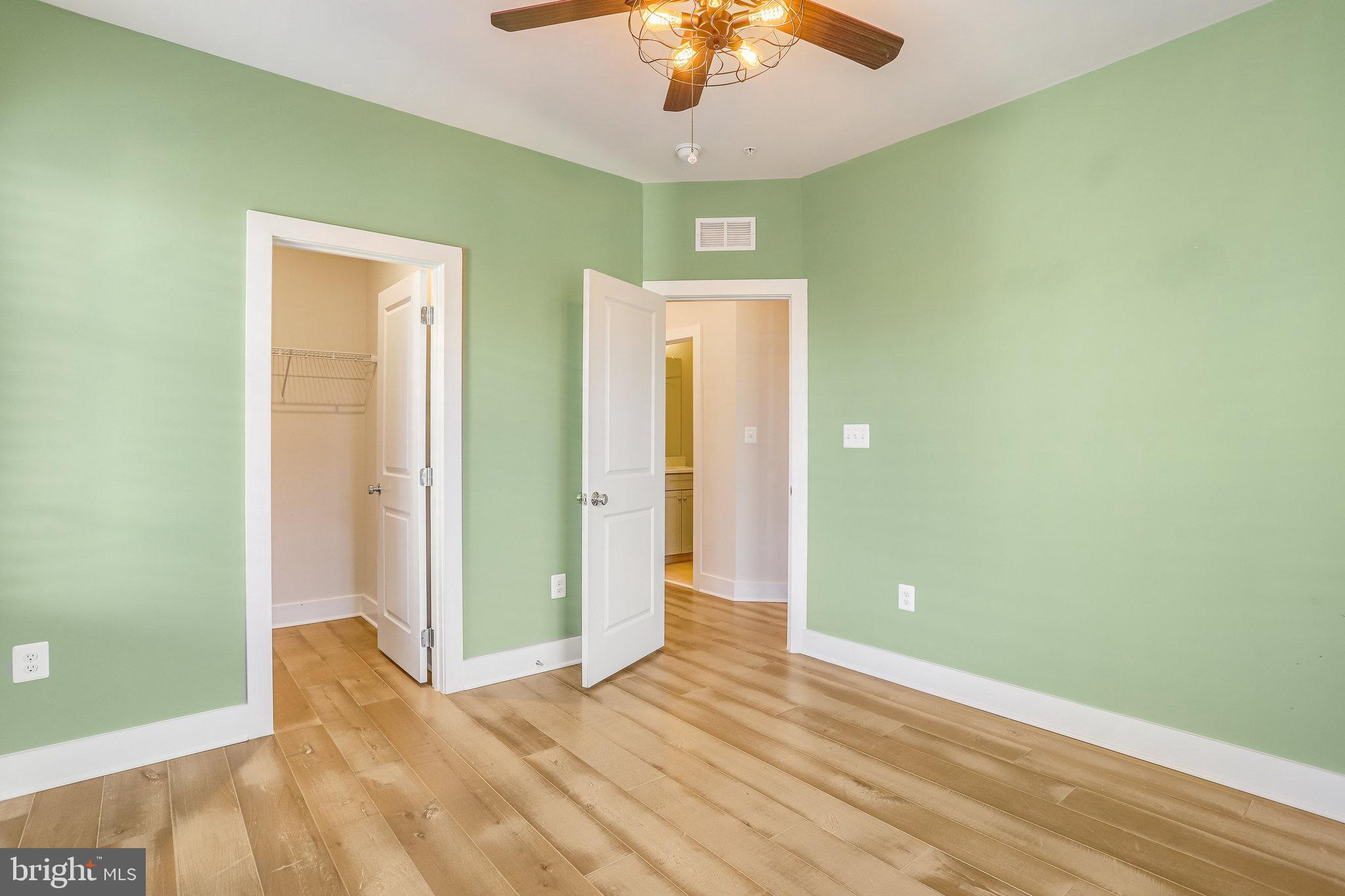 2875 Lowen Valley Road Alexandria, VA 22303 - Photo 28 of 56 Bedroom 2 with Walk in Closet